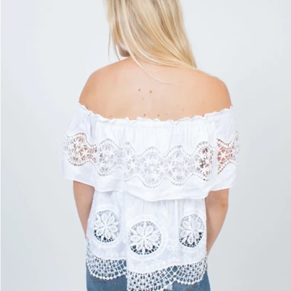 💰PRICE ⬇️ 
 BCBGMAXAZRIA • White Eyelet/ Off or On The Shoulders Top • sz Med - Picture 2 of 12